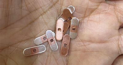 Пратка за печати направени со сребрена инкрустирана лента